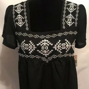 Women’s blouse size small, new directions